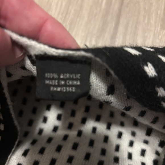 Wool reversible wrap - Picture 3 of 3